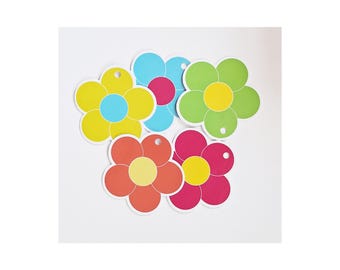 Handgjorda presentetiketter med prästkragar: Färgglada blommor, stansade, set om 5