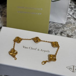 Van Cleef & Arpels クローバー型 ゴールドメッキ ブレスレット ペルレ クローバー ブレスレット、ミディアムモデル 18K