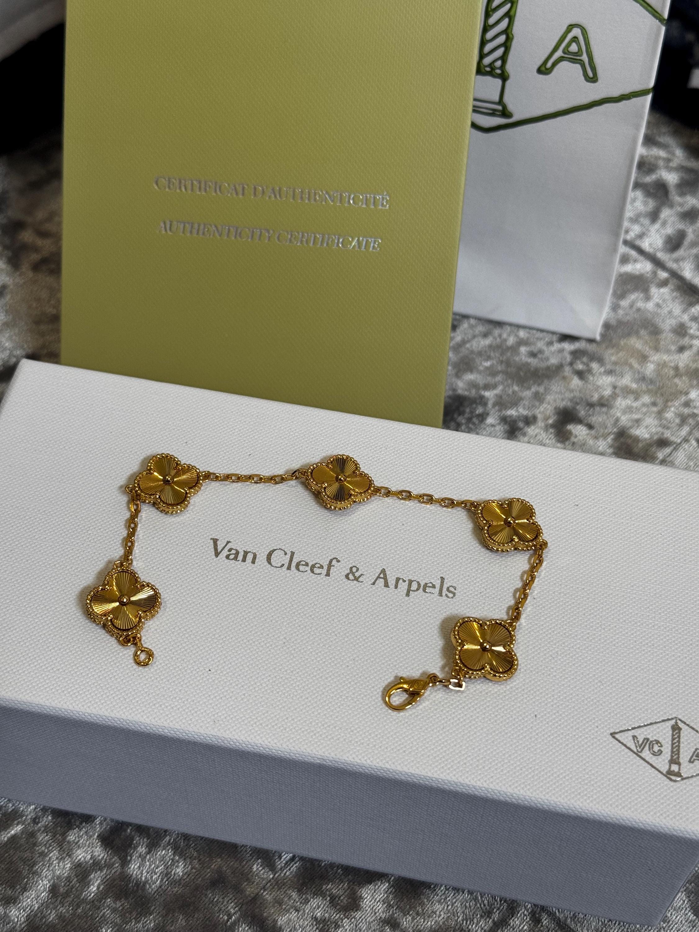 Van cleef alhambra bracelet - Etsy 日本