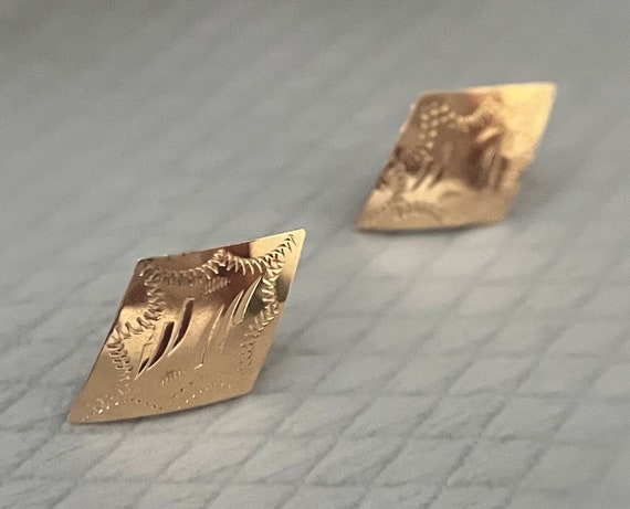 14k Solid Gold 2-PC Pair Rhombus Shape Earrings - image 1