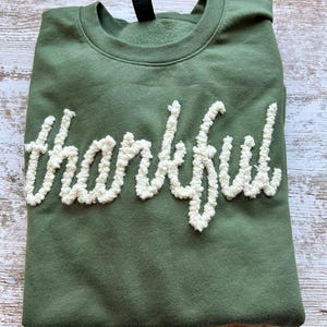 Thankful Sweatshirt, Yarn Stitched Thanksgiving Decoration