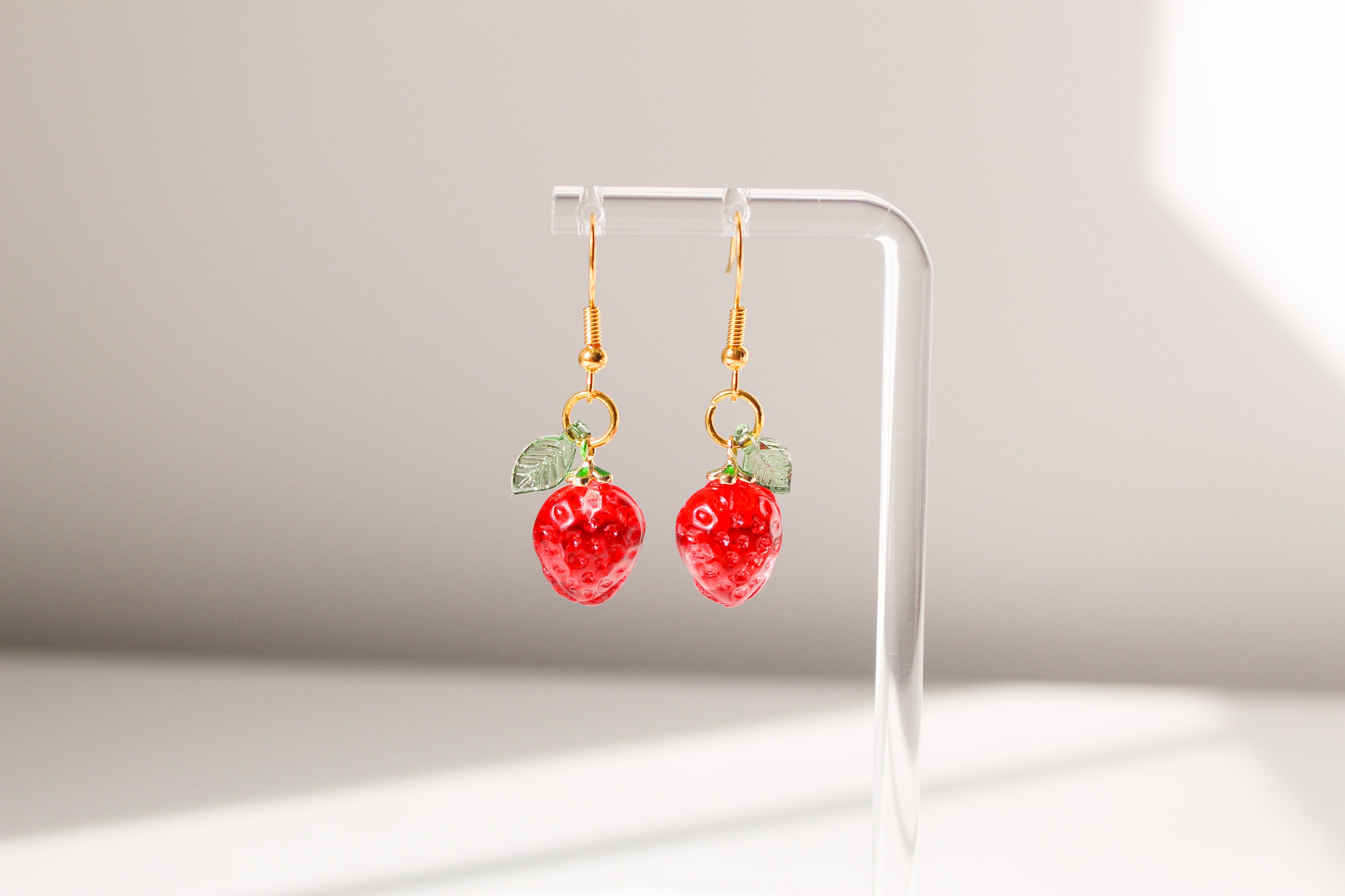 【Mikshimai】STRONG STRAWBERRY EARRING (SINGLE) JP｜ STRONG STRAWBERRY EARRINGS｜ MIKSHIMAI®