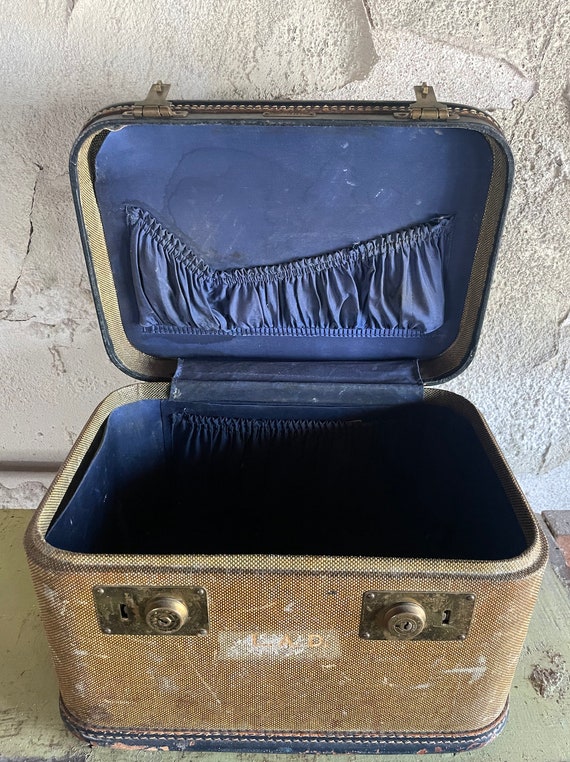 Antique Vintage Makeup Bag Suitcase Train Case Ai… - image 3