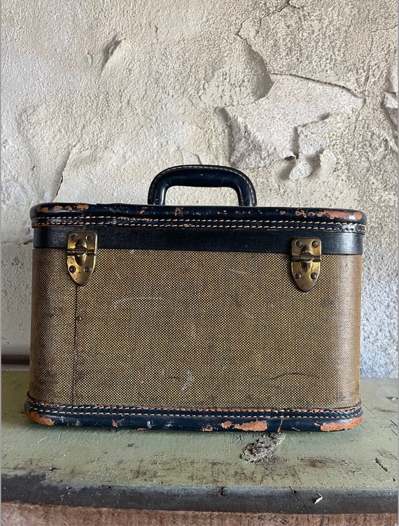 Antique Vintage Makeup Bag Suitcase Train Case Ai… - image 2