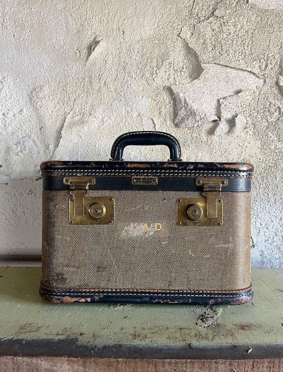 Antique Vintage Makeup Bag Suitcase Train Case Ai… - image 1