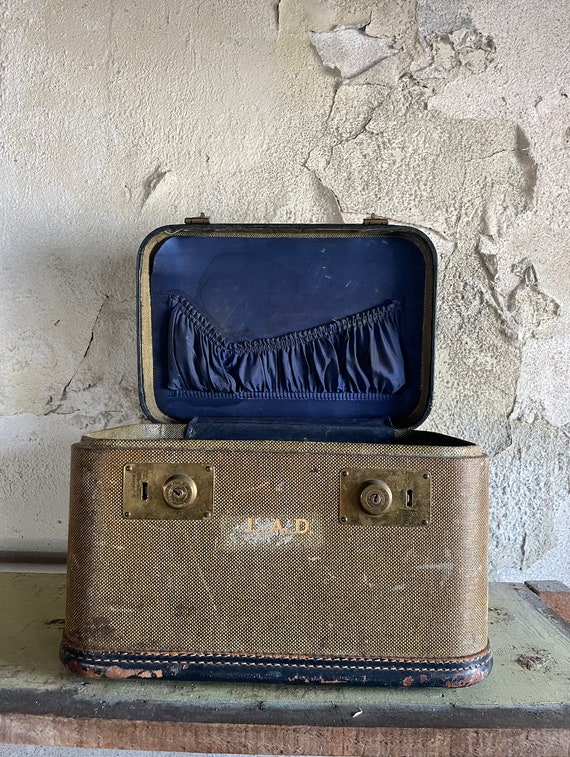 Antique Vintage Makeup Bag Suitcase Train Case Ai… - image 4