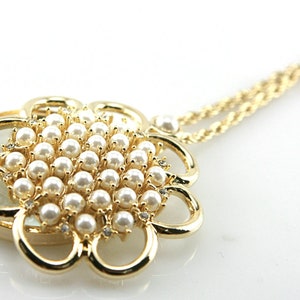 Gold Pearl Flower Pendant Magnifier Necklace, Gift for Parents, Gift for Readers, Gift for Grandparents