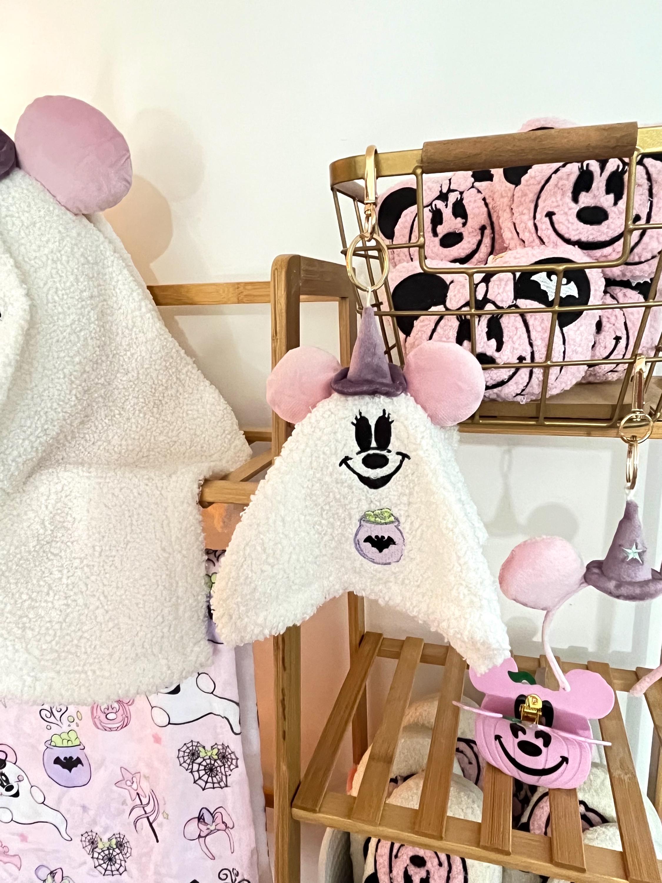 Minnie Witch Ghosty Keychain - ready to ship