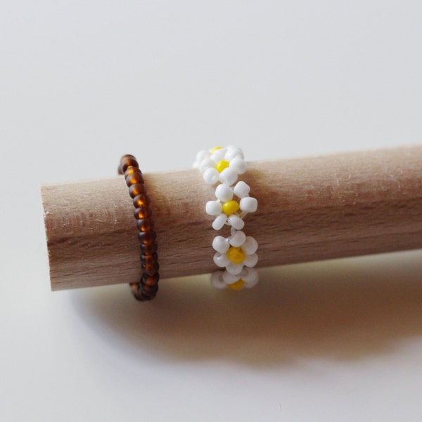Perlenring | Gänseblümchenring | Blumenring | elastisch | elastischer Perlenring | Fingerring | handgemacht