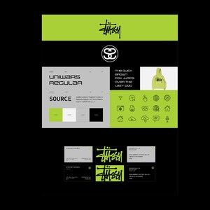 Op de afbeelding: Een groene en zwarte merkidentiteitsontwerpgids met het logo "Stussy" en de tekst "Uniwars Regular" en "The quick brown fox jumps over the lazy dog". De gids bevat een kleurenpalet, lettertype-informatie en een set pictogrammen.