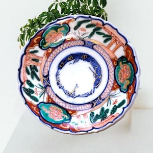 Antique Japanese Imari Porcelain Plate – Hand-Painted Arita Ware, Edo-Meiji Era, Scalloped Rim, Floral Motif Antique Dishware Asian Styling