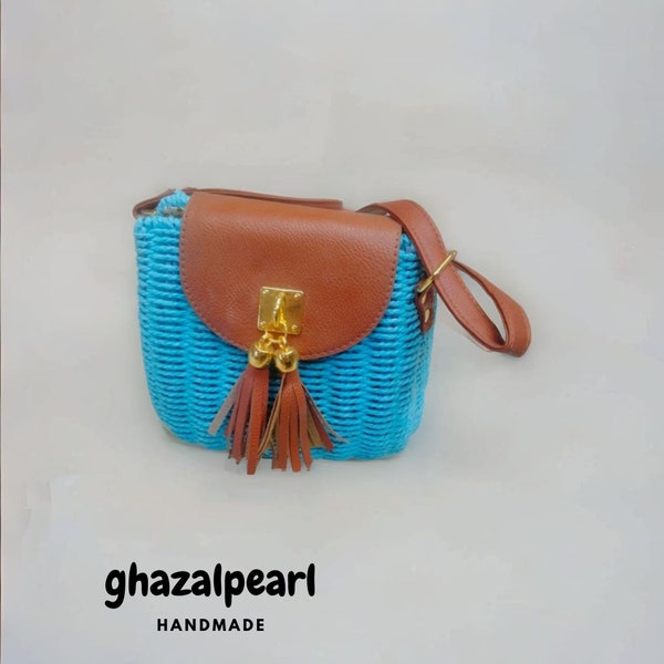 Bag raffia ;handmade ;  A women's handbag made of raffia, medium size, in sky blue, with an elegant leather cover