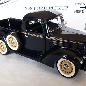 Danbury Mint 1938 Ford Half-Ton Pickup 1/24 scale Blue with box and certificate title * has minor flaws * Antique vintage collectible *
