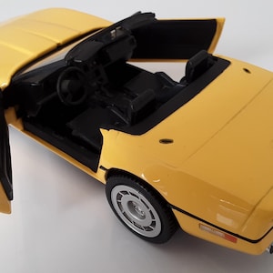 Franklin Mint 1:24 1986 First C4 Corvette Convertible W