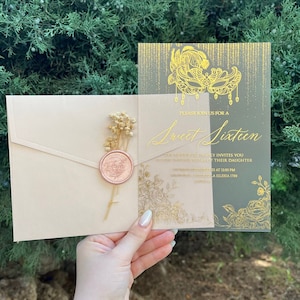 Maskerade uitnodiging, Sweet 16 uitnodiging, acryl Sweet 16 uitnodiging Quinceañera uitnodiging, Blush roze envelop, goud verguld, RSVP-kaart