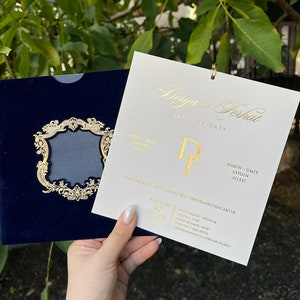 Tarjeta de invitación de terciopelo azul marino, tarjeta de invitación azul marino de lujo, diseño elegante con detalle de borla, dorado dorado