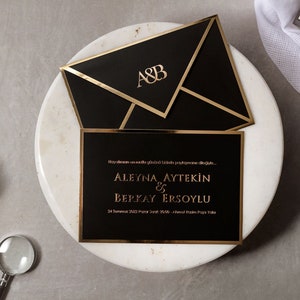 Premium zwart goud folie huwelijksuitnodiging, zwarte envelop, goud folie frame, luxe uitnodigingskaart, volledig zwart materiaal van hoge kwaliteit