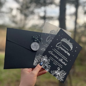 Invitación de quinceañera acrílica, invitación de papel, invitación de quinceañera coronada, invitación moderna dulce 16, sobre negro, dorado plateado