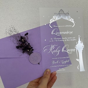 Rapunzel Einladungskarte, Rapunzel Einladungskarte, Acryl Quinceanera Einladung, Silber Vergoldung, Lila Umschlag, Rapunzel Krone