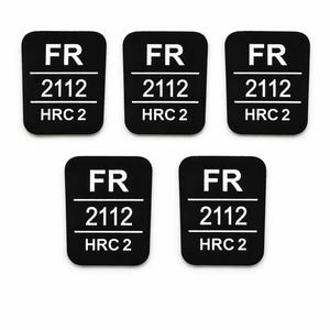 Puede incluir: Cinco pegatinas cuadradas negras con texto blanco. Cada pegatina tiene las letras "FR", el número "2112" y el texto "HRC 2". Las pegatinas están dispuestas en un patrón vertical y horizontal.