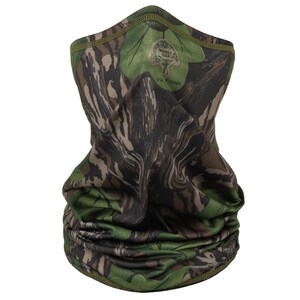 May include: A camouflage neck gaiter in shades of green, brown, and black. The gaiter displays the "Mossy Oak" logo and the text "FIR FOLIAGE". The fabric is tightly woven, suggesting a breathable material, suitable for outdoor activities.