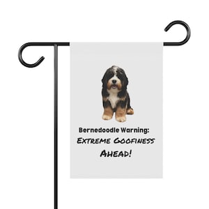 Bernedoodle Garden Flagge: Doppelseitiger Outdoor Banner aus Poly Popeline