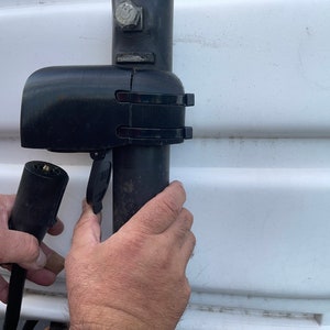 RV and Camper Site-Light – Wireless Tail & Marker Light Kit with 7-Pin Plug Storage