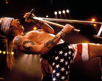 W Axl Rose Rio '91 Scream - Digital Print Poster (11x17)