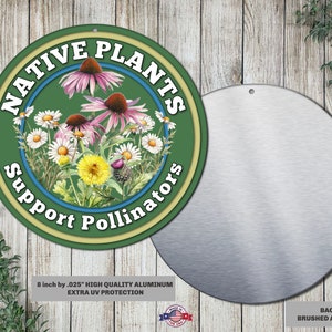 Puede incluir: Un letrero redondo de metal con fondo verde y texto blanco que dice "NATIVE PLANTS Support Pollinators". El letrero presenta una ilustraci&oacute;n colorida de varias plantas y flores nativas. El letrero tiene 20,3 cm de di&aacute;metro y est&aacute; hecho de aluminio de alta calidad con protecci&oacute;n UV.