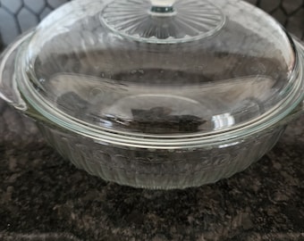 Vintage 2L clear glass casserole dish w glass lid 624C/024S