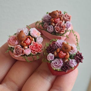1:12 Miniature Dollhouse Roses in pot Love Heart Valentines Day Flower Home Decor Dolls House Dollhouse Decor Miniature Scene 1/12th Scale