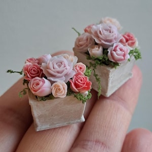 1:12 Miniature Dollhouse Roses in pot Flower Home Decor Dolls House Dollhouse Decor Miniature Scene 1/12th Scale