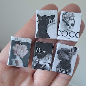 1:12 Miniature Dollhouse Coffee Table Books Dolls Home Decoration Dollhouse Decor Fashion Book Miniature Scene 1/12th Scale