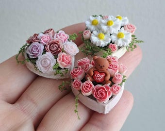 Roses miniatures pour maison de poupée en pot Saint Valentin : décoration à l'échelle 1/12