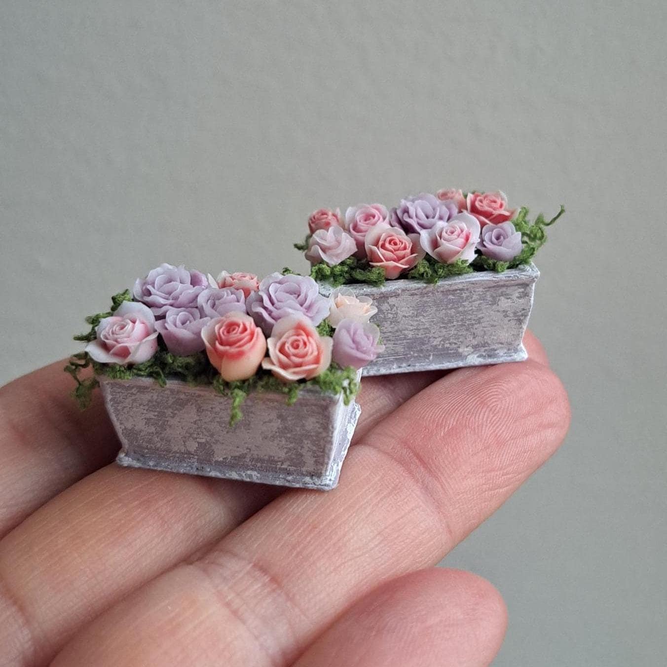 1:12 Miniature Dollhouse Roses in pot Flower Home Decor Dolls House Dollhouse Decor Miniature Scene 1/12th Scale