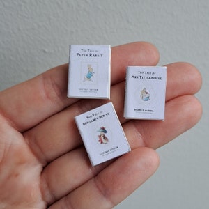 Maison de poupée miniature, livres pour enfants, contes pour chambre d'enfants, maison de poupées, décoration de maison de poupée, scène miniature à l'échelle 1/12