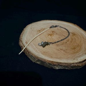 Pendel aus echtem Knochen & Labradorit.