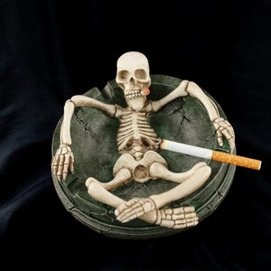 Skull Ashtray - Decorative Desktop Accessory for Home, Hotel, Bar
