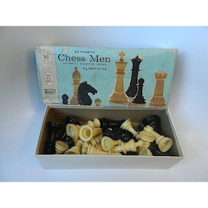 1969 Milton Bradley 32 Plastic Chess Men w\Original Box