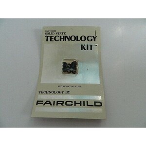 Może przedstawiać: Białe opakowanie z tekstem "Solid State Technology Kit" i "Technology by Fairchild". Opakowanie zawiera klipsy montażowe LED.