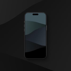 Op de afbeelding: Een zwarte smartphone met een donker scherm met een gelaagd abstract ontwerp in grijstinten en blauw. De telefoon heeft een strak, modern design met een zwart frame en staat tegen een donkere achtergrond.