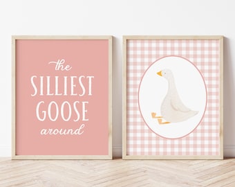 Rosa Mädchen Kinderzimmer Dekor Dummer Gans Wand Kunst Dümmste Gans rund um Druckt Set von 2, Gingham Rosa Cottage Kern Baby Mädchen Kleinkind Zimmer Dekor