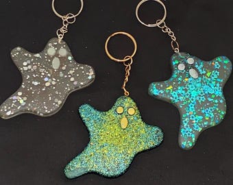 Llaveros de resina con brillantina hechos a mano de Ghost Malone / Llavero fantasma / Llavero espeluznante de Halloween