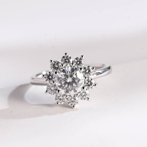 Unique Sunflower Ring/ Round Cut Moissanite Engagement Ring/ 9K/14K/18K Solid Gold Promise Ring for Her/ Anniversary Gift for Women