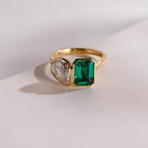 IGI Certified Toi et Moi Pear Lab Grown Diamond & Lab Grown Emerald Engagement Ring, Solid Gold D/VS1 Diamond Double Stone Bezel Ring