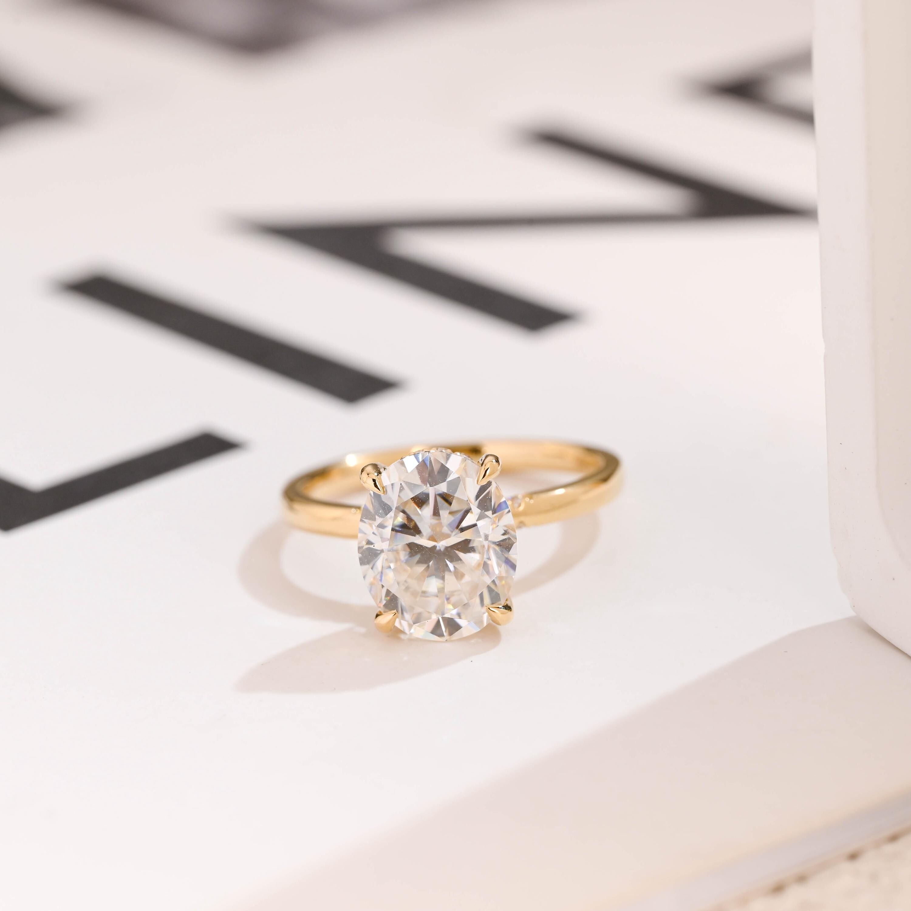 Massiver Gold Oval Moissanit Verlobungsring mit verstecktem Heiligenschein, 14K Gold Vorschlag Ring, Versprechen Ring, Jubiläumsgeschenk, Geburtstagsgeschenk für Frau