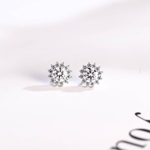 Solid Gold Floral Round Moissanite Earrings Studs, 18K Gold Halo Earrings Studs, Anniversary/ Birthday Gift for Women, Her, Wife