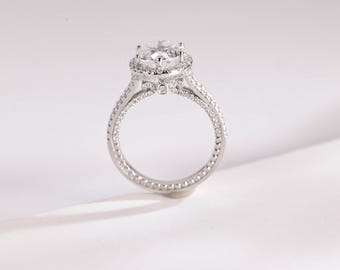 Anillo de compromiso con diamantes cultivados en laboratorio ovalados con certificación IGI, anillo de oro macizo con halo de diamantes D/VS1 y cuerpo dividido, delicado anillo de oro de media eternidad para ella.