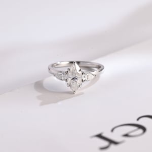 IGI-zertifizierter Marquise-Diamant-Verlobungsring, massives Gold D / VS1 Diamant-Drei-Stein-Versprechensring, Jahrestagsgeschenk für Sie