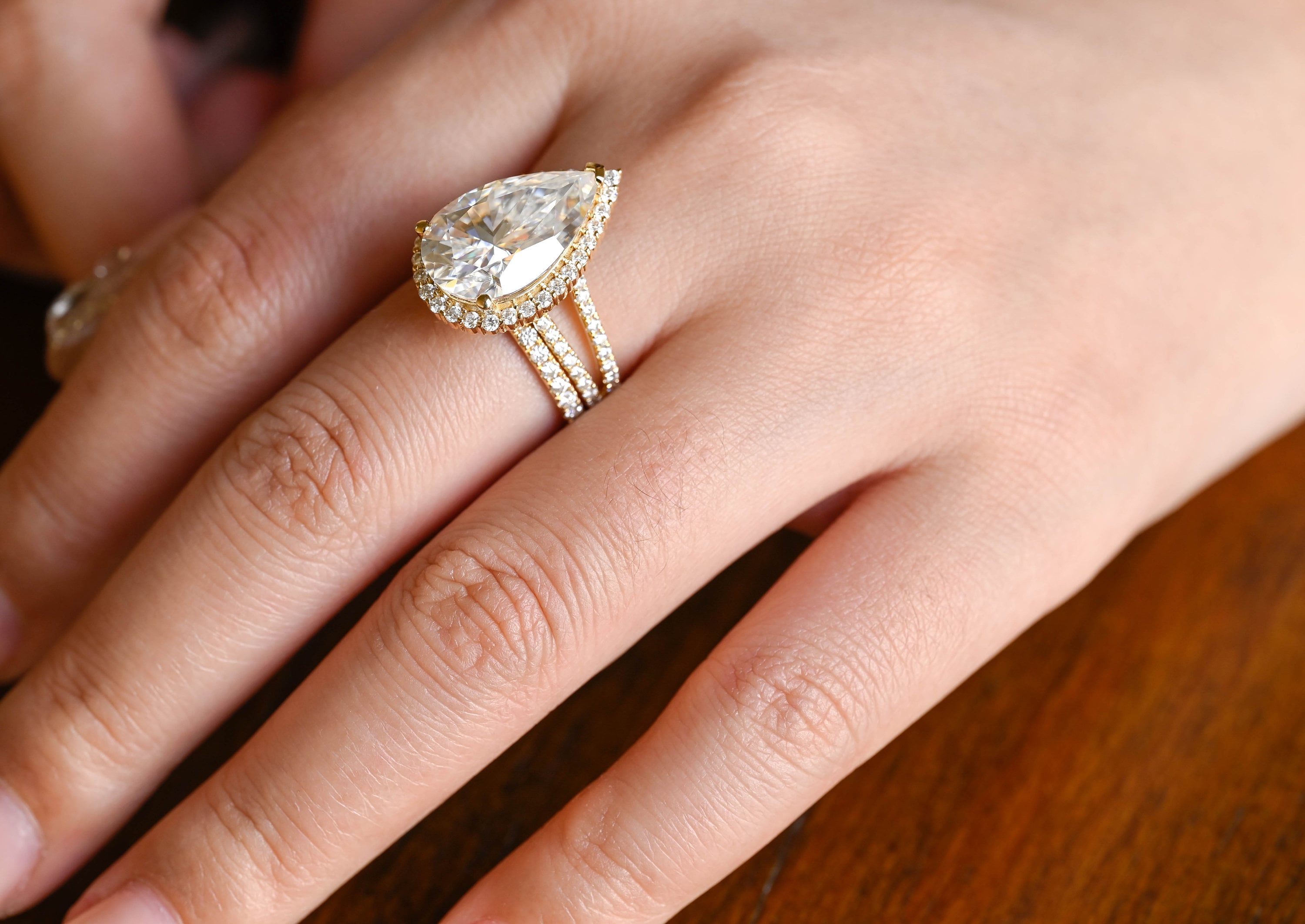 Anillo De Boda De Moissanita Cheurón Para Mujer - Oro Blanco/Amarillo/Rosa 14K, Color D, Claridad VVS1